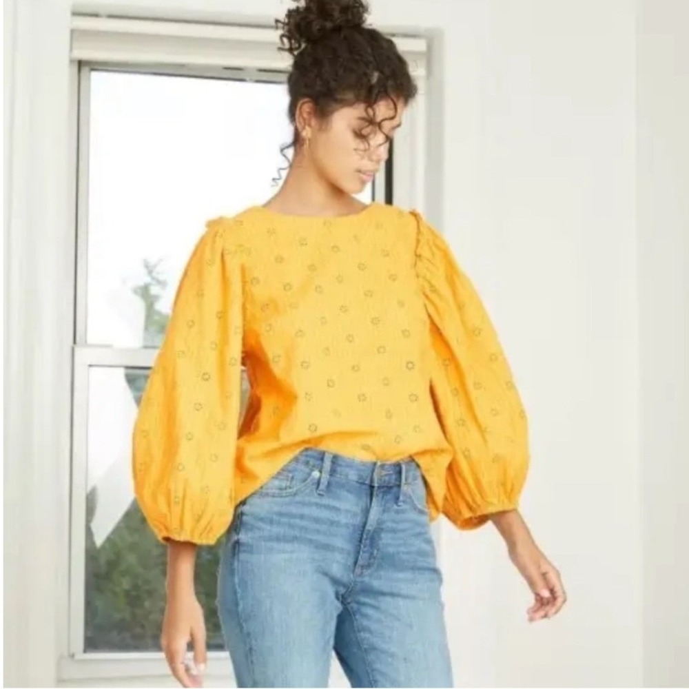 Universal Thread Women's Size Small Eyelet Lace Blouse Mustard Yellow Balloon